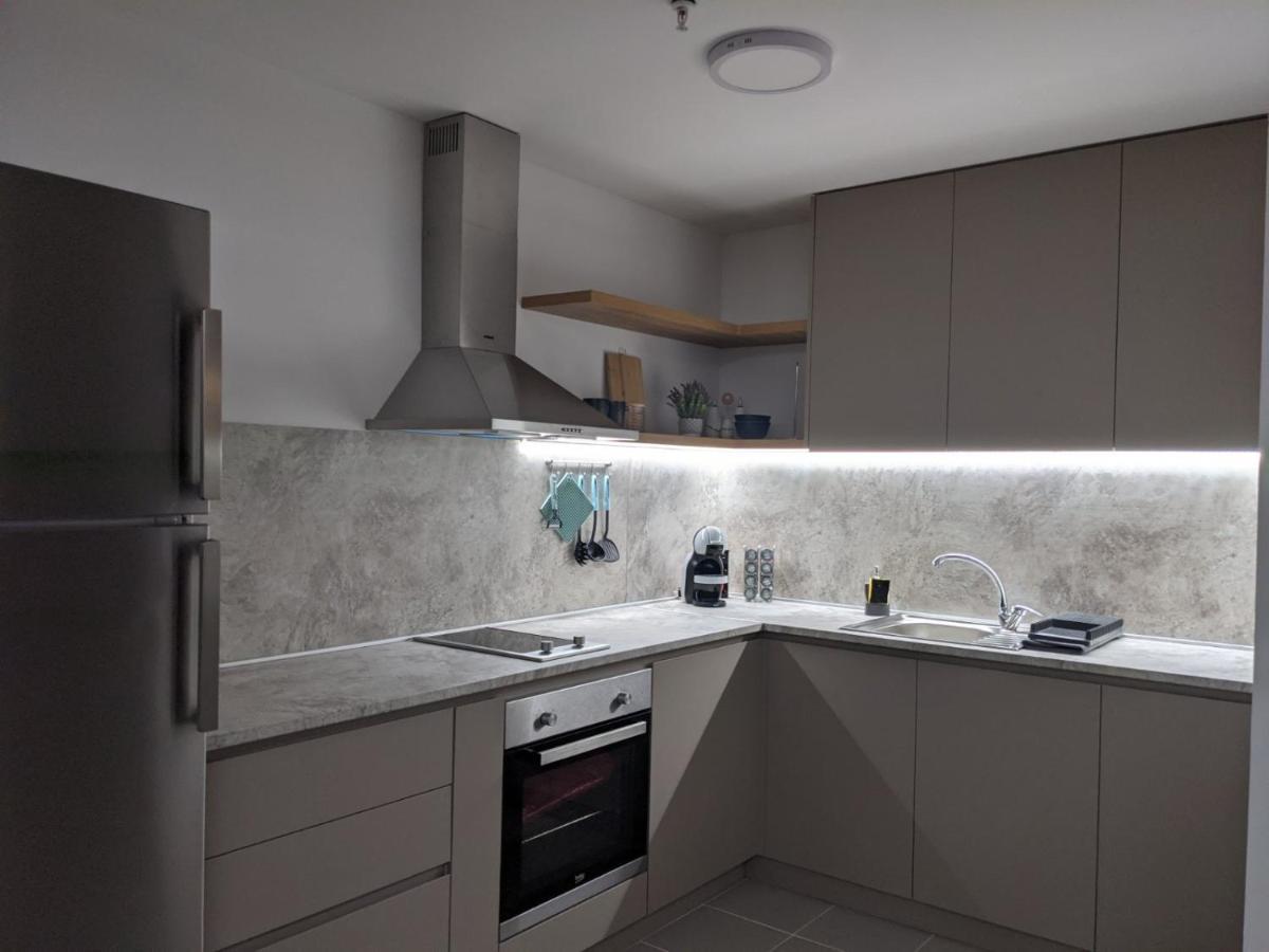 Sky Side Luxury Condo Скопье Экстерьер фото