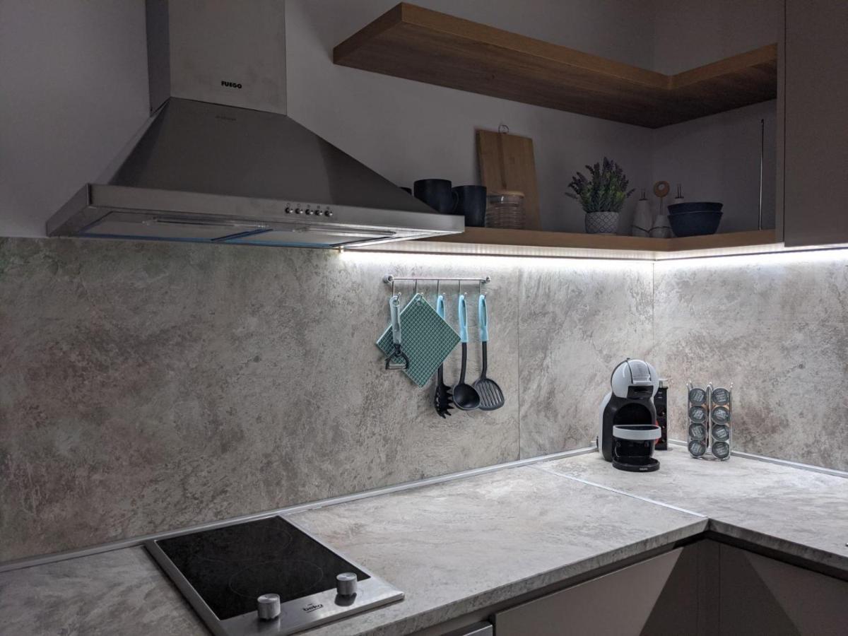 Sky Side Luxury Condo Скопье Экстерьер фото