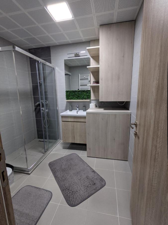 Sky Side Luxury Condo Скопье Экстерьер фото